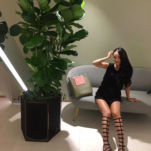 Việt Nam c&oacute; Minh T&uacute;, H&agrave;n Quốc c&oacute; người mẫu Kim Shony sở hữu body bốc lửa chẳng k&eacute;m cạnh! - Ảnh 16.