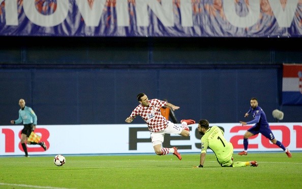 Croatia vùi dập Hy Lạp, chạm tay vào vé World Cup 2018 - Ảnh 4.