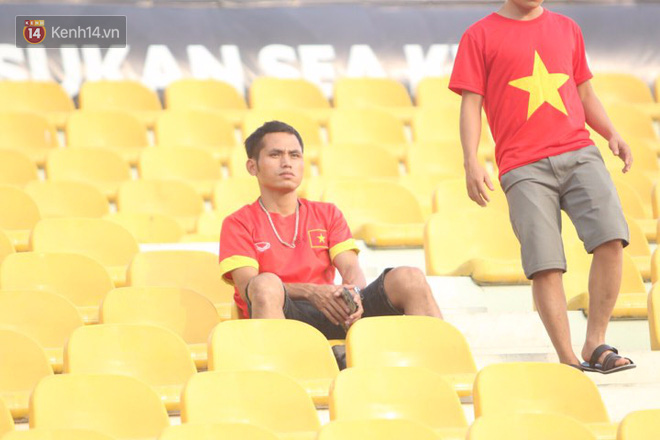 Công Phượng mắt đỏ hoe trong ngày U22 Việt Nam chia tay SEA Games 29 - Ảnh 12.
