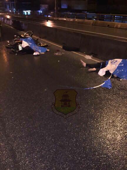 Biên Hòa: Chạy xe máy ngược chiều trên cầu, 2 người bị xe tải đâm tử vong tại chỗ - Ảnh 1.