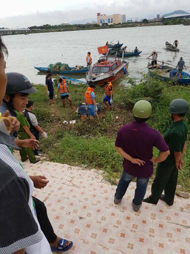 Đà Nẵng: Hoảng hồn phát hiện thi thể nam thanh niên không mặc quần nổi trên sông Hàn - Ảnh 2.