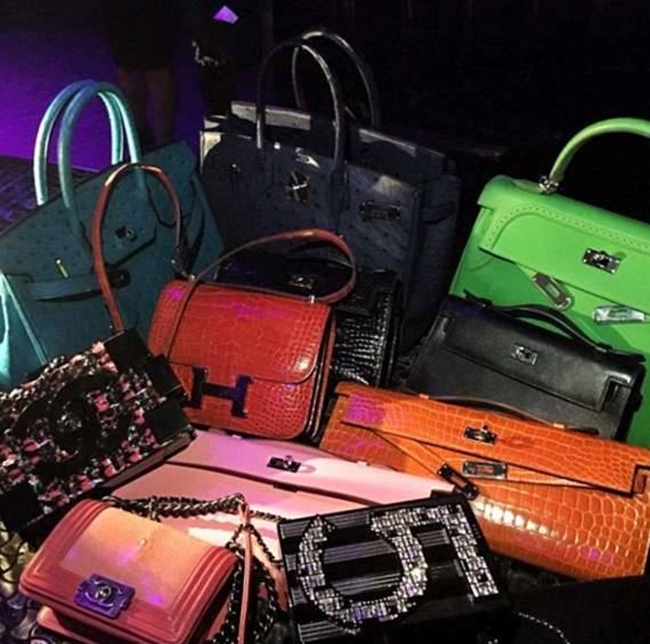 Siêu xe tiền tỷ, túi Hermes Birkin: Đã là con nhà giàu Trung Quốc thì kiểu gì cũng phải sở hữu những thứ này - Ảnh 9.