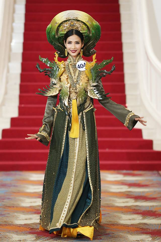 Hoàng Thùy lại ghi điểm với màn giới thiệu bằng tiếng Anh đầy dõng dạc tại Hoa hậu Hoàn vũ VN - Ảnh 2.