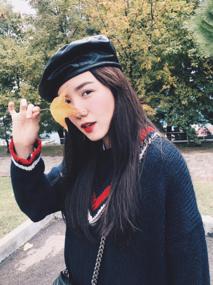 Không trang điểm cầu kỳ, các hot girl này chỉ cần kẻ lông mày và đánh son là đã xinh ơi là xinh - Ảnh 2. Không trang điểm cầu kỳ, các hot girl này chỉ cần kẻ lông mày và đánh son là đã xinh ơi là xinh - Ảnh 2.