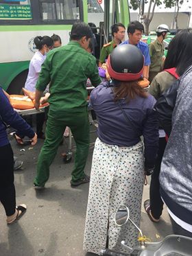 S&agrave;i G&ograve;n: Xe bu&yacute;t kẹp n&aacute;t xe đạp, 1 người bị thương nặng - Ảnh 2.