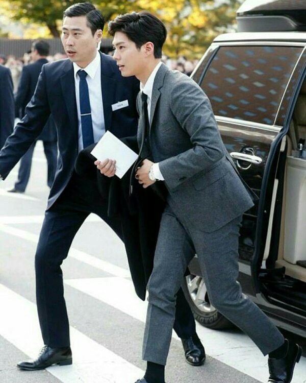 Từ chuyện Chương Tử Di mặc đồ trắng tại hôn lễ Song Song bị cho là mất lịch sự đến khác biệt trong đám cưới sao Hoa - Hàn - Ảnh 4. Từ chuyện Chương Tử Di mặc đồ trắng tại hôn lễ Song Song bị cho là mất lịch sự đến khác biệt trong đám cưới sao Hoa - Hàn - Ảnh 4.