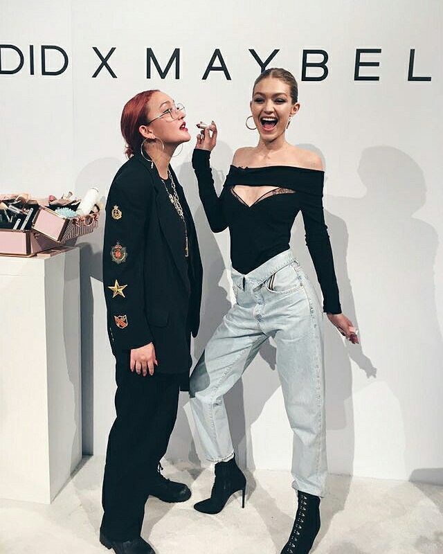 Gigi Hadid khoe vai trần chân thon, hút mọi ánh nhìn với vẻ đẹp ngày càng sắc sảo - Ảnh 9.