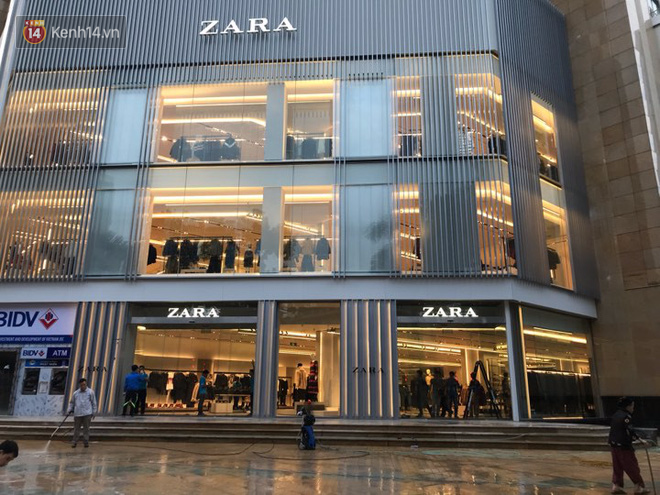 HOT: Tận mắt ngắm trọn 3 tầng của store Zara Hà Nội, to và sáng nhất phố Bà Triệu - Ảnh 2.