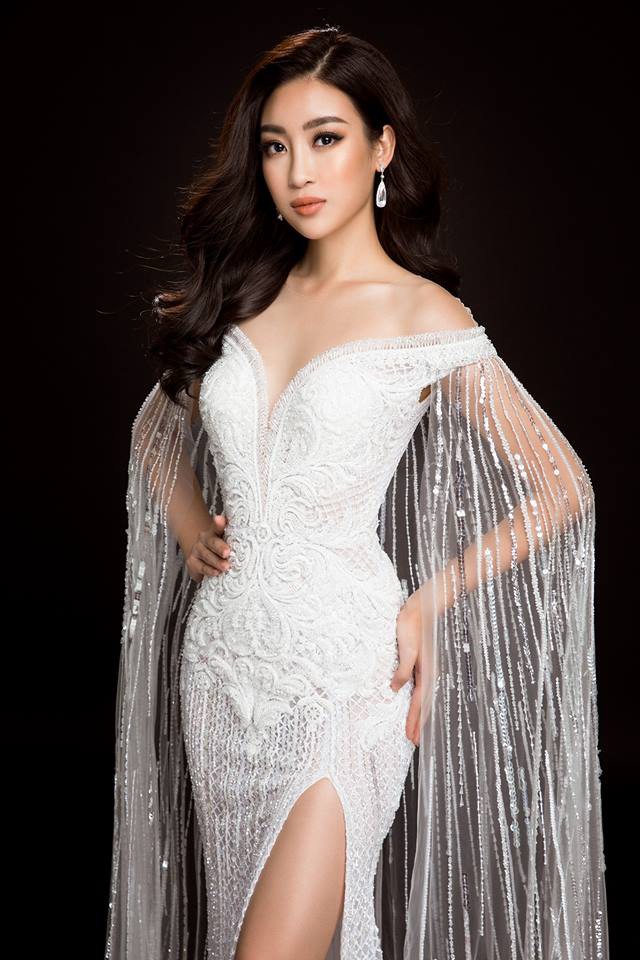 Mỹ Linh quyến rũ tựa nữ thần trong loạt trang phục dạ hội mang đến Miss World 2017 - Ảnh 1.