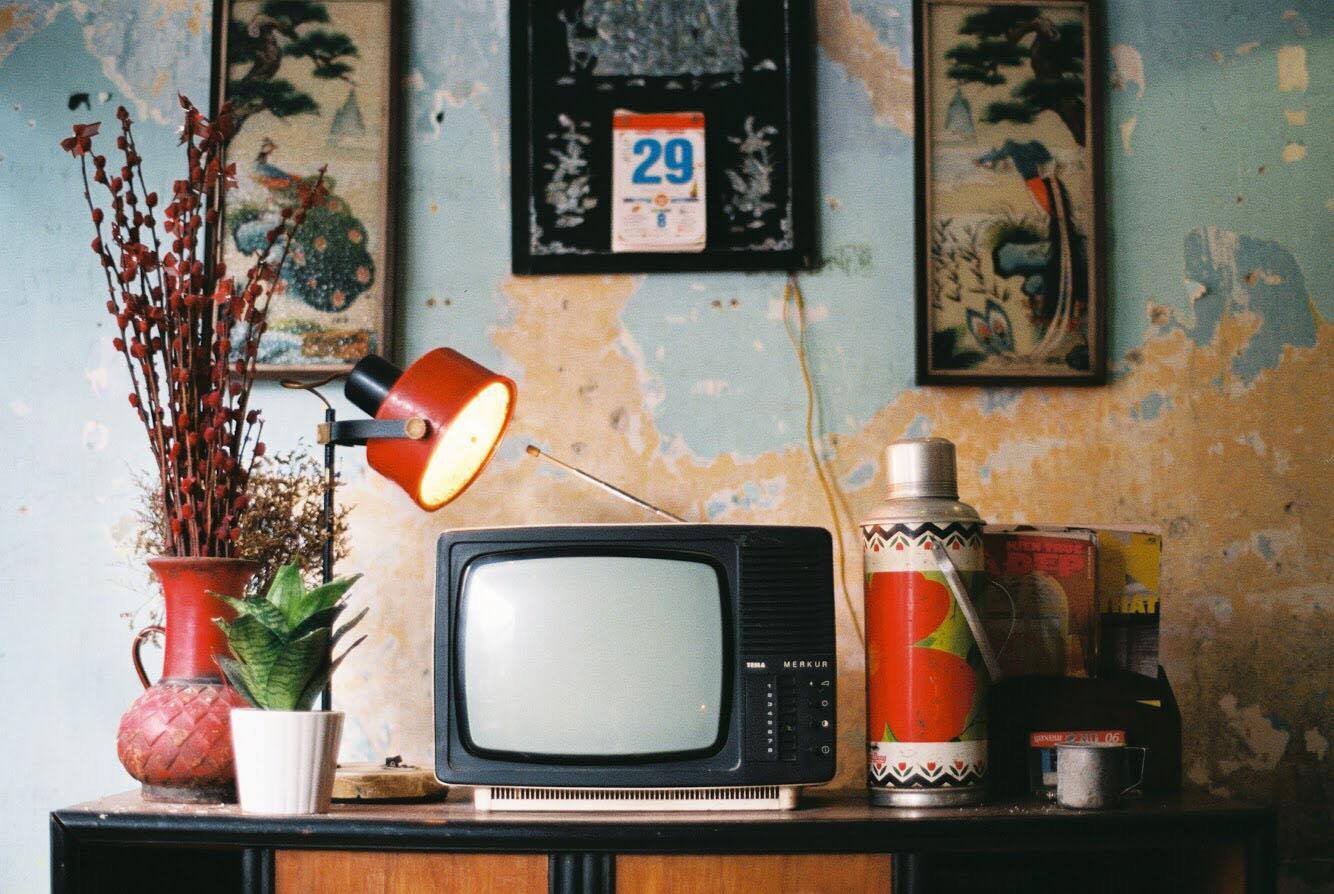 Câu chuyện lấy nước mắt người đọc về chiếc TV cũ, sự hy sinh của bố và tình yêu của mẹ - Ảnh 1. Câu chuyện lấy nước mắt người đọc về chiếc TV cũ, sự hy sinh của bố và tình yêu của mẹ - Ảnh 1.