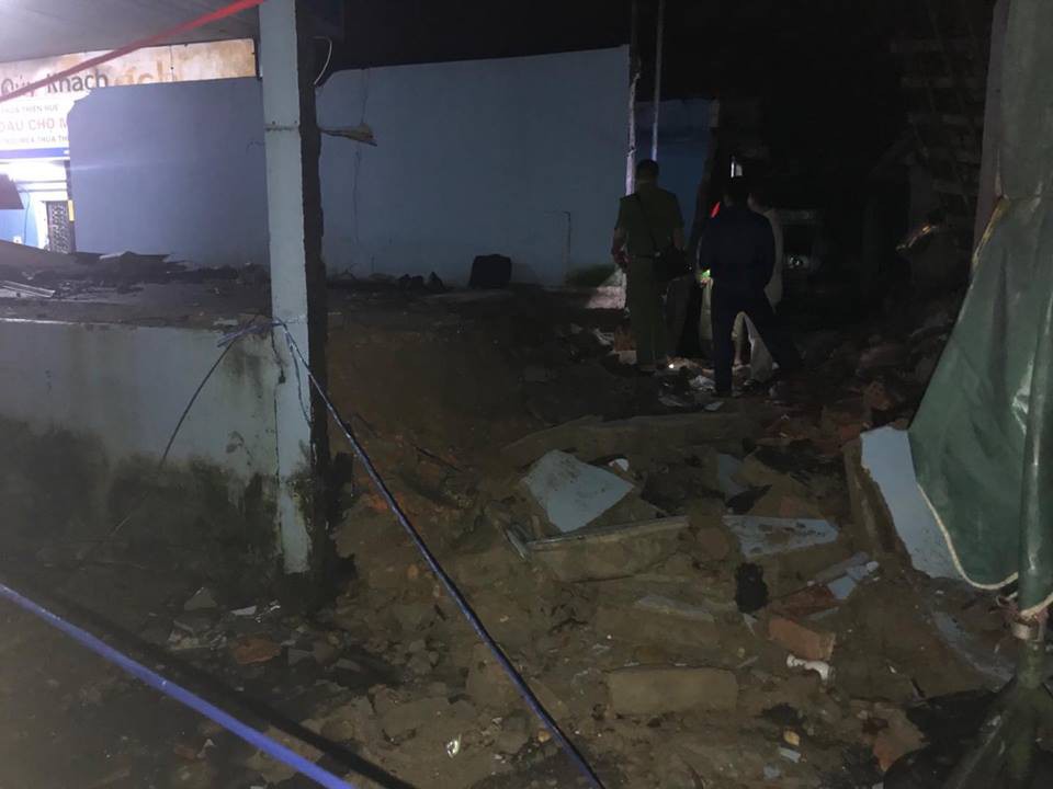 Huế: Sập nhà sau tiếng sét lớn, 3 người trong gia đình bị thương - Ảnh 3. Huế: Sập nhà sau tiếng sét lớn, 3 người trong gia đình bị thương - Ảnh 3.