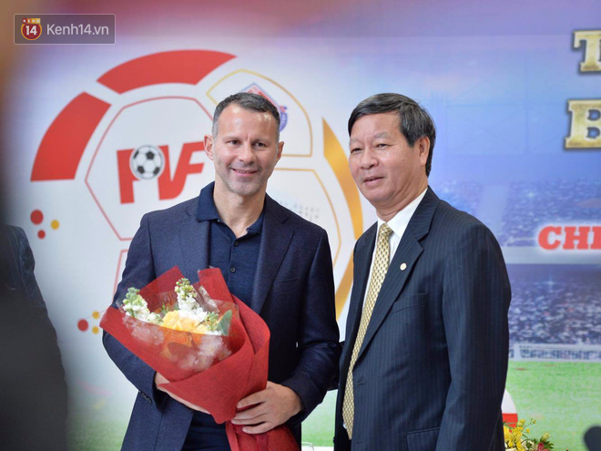 Ryan Giggs đặt bút ký hợp đồng làm Giám đốc bóng đá PVF - Ảnh 3.