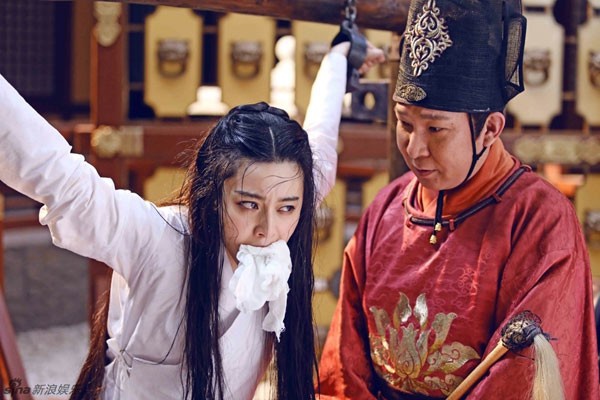 6 nữ diễn viên xứ Trung từng khổ sở đến hộc cả máu trên màn ảnh - Ảnh 27.