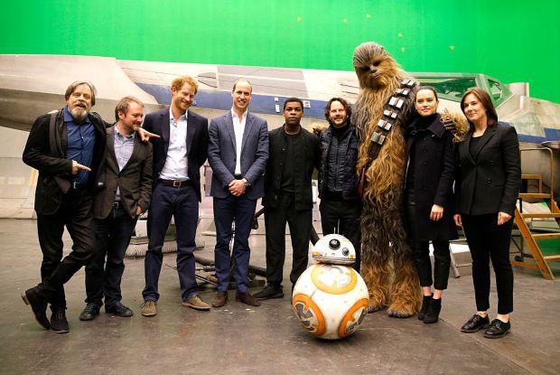 Tất tần tật những diễn viên nổi tiếng đã từng xuất hiện trong loạt phim Star Wars - Ảnh 25.