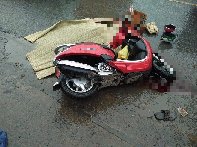 Ng&atilde; xe v&igrave; trời mưa, c&ocirc; g&aacute;i trẻ tử vong tại chỗ dưới gầm xe tải - Ảnh 1.