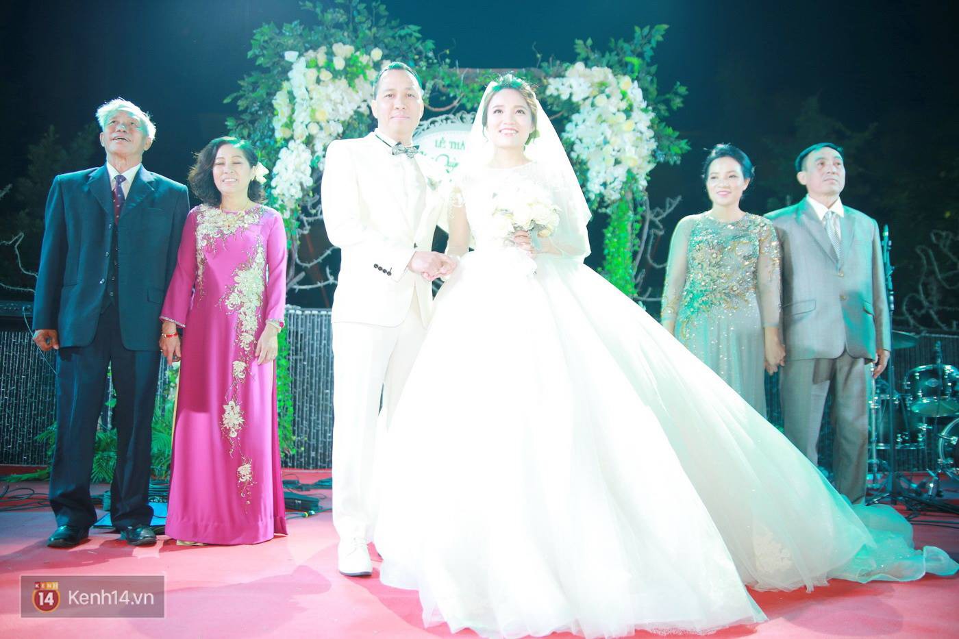 Qu&aacute;n qu&acirc;n Vietnam Idol 2014 Nhật Thủy rạng rỡ trong đ&aacute;m cưới với bạn trai doanh nh&acirc;n - Ảnh 10.