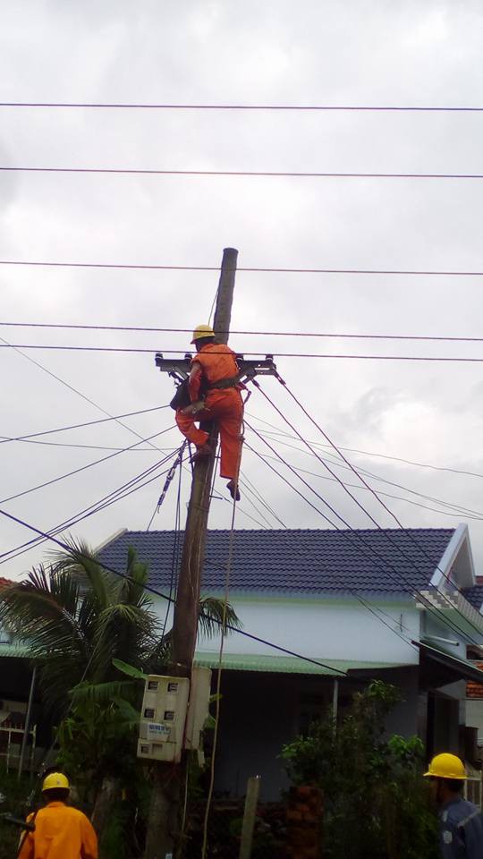 Phú Yên: Một thợ điện bị giật bất tỉnh khi đang sửa đường dây - Ảnh 3.