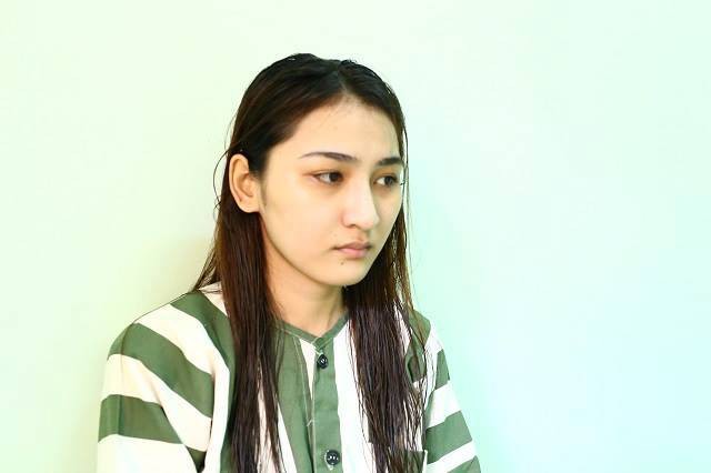 Bị y&ecirc;u cầu dừng xe kiểm tra, c&ocirc; g&aacute;i 20 tuổi xinh như hot girl đ&aacute;nh x&eacute; &aacute;o c&ocirc;ng an giữa đường - Ảnh 1.