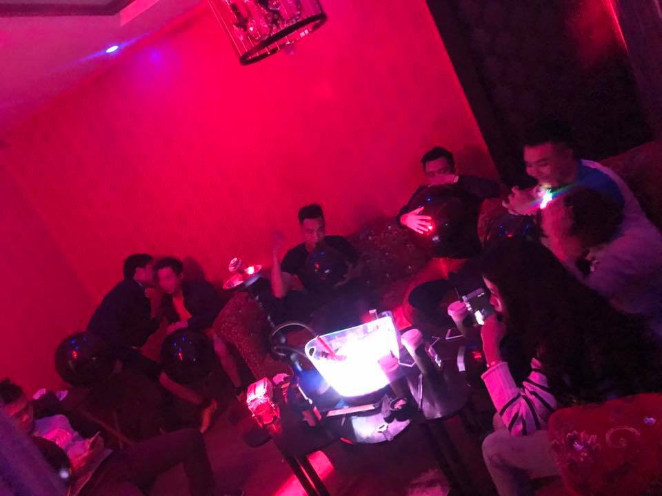 Quán trà sữa mang phong cách quán bar khiến cư dân mạng thích thú rủ nhau check-in - Ảnh 4. Quán trà sữa mang phong cách quán bar khiến cư dân mạng thích thú rủ nhau check-in - Ảnh 4.