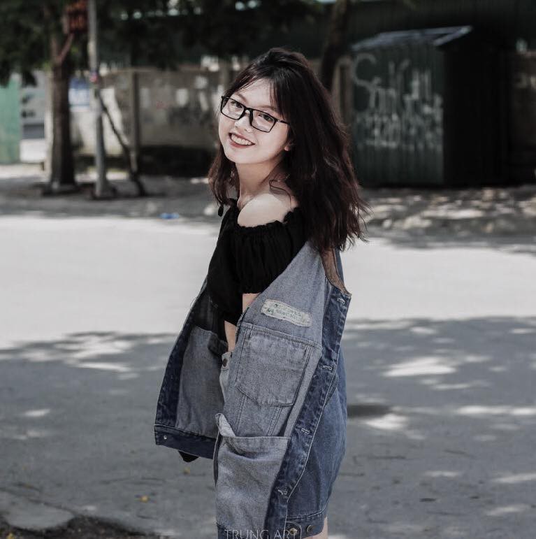 Cô bạn 10x mang sneakers, áo, vòng được bạn trai cũ tặng đi hỏa khiến cộng đồng HNBMG xôn xao - Ảnh 3. Cô bạn 10x mang sneakers, áo, vòng được bạn trai cũ tặng đi hỏa khiến cộng đồng HNBMG xôn xao - Ảnh 3.