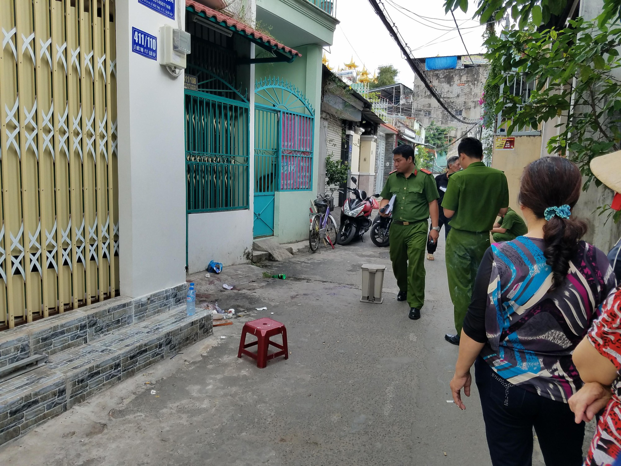 TP.HCM: Bị nhắc nhở vì gây mất trật tự, nam thanh niên dùng dao đâm 2 cha con nhiều nhát rồi giả vờ hô cướp - Ảnh 3.