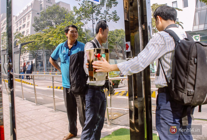 Cận cảnh trạm xe buýt 8,5 tỷ đồng, “sang chảnh” nhất trung tâm Sài Gòn và có nhà vệ sinh thông minh - Ảnh 7.