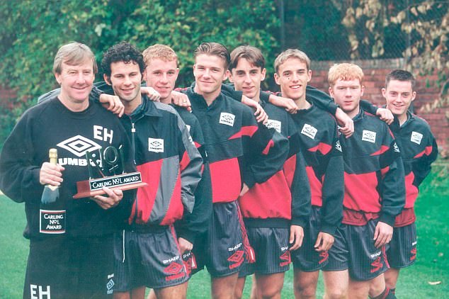 Beckham và đồng đội Thế hệ vàng 92 của Man Utd đến thăm thầy cũ lâm bệnh - Ảnh 1.