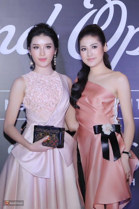 Hậu t&aacute;i ngộ gượng gạo tại sự kiện, Huyền My lựa chọn tấm ảnh kh&ocirc;ng c&oacute; T&uacute; Anh để đăng Facebook - Ảnh 3.