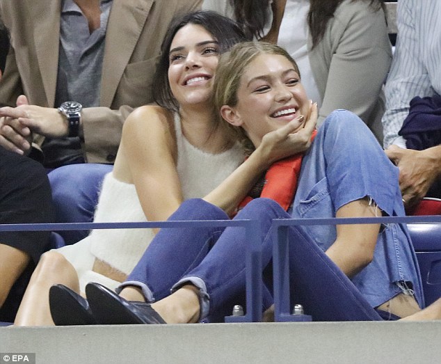 Gigi Hadid và Kendall Jenner - cặp tri kỷ chân dài, quyến rũ và đẹp đôi nhất quả đất! - Ảnh 31.