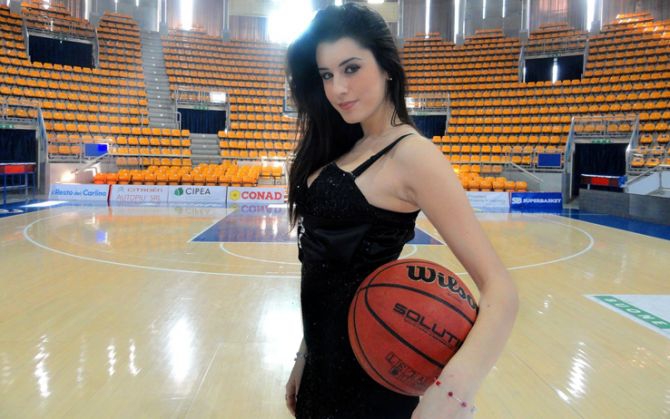 Vẻ đẹp khó cưỡng của nữ vận động viên bóng rổ quyến rũ nhất hành tinh - Ảnh 4. Vẻ đẹp khó cưỡng của nữ vận động viên bóng rổ quyến rũ nhất hành tinh - Ảnh 4.
