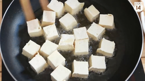 Trước khi r&aacute;n đậu h&atilde;y l&agrave;m việc n&agrave;y, đảm bảo đậu l&uacute;c n&agrave;o cũng v&agrave;ng gi&ograve;n căng phồng - Ảnh 3.