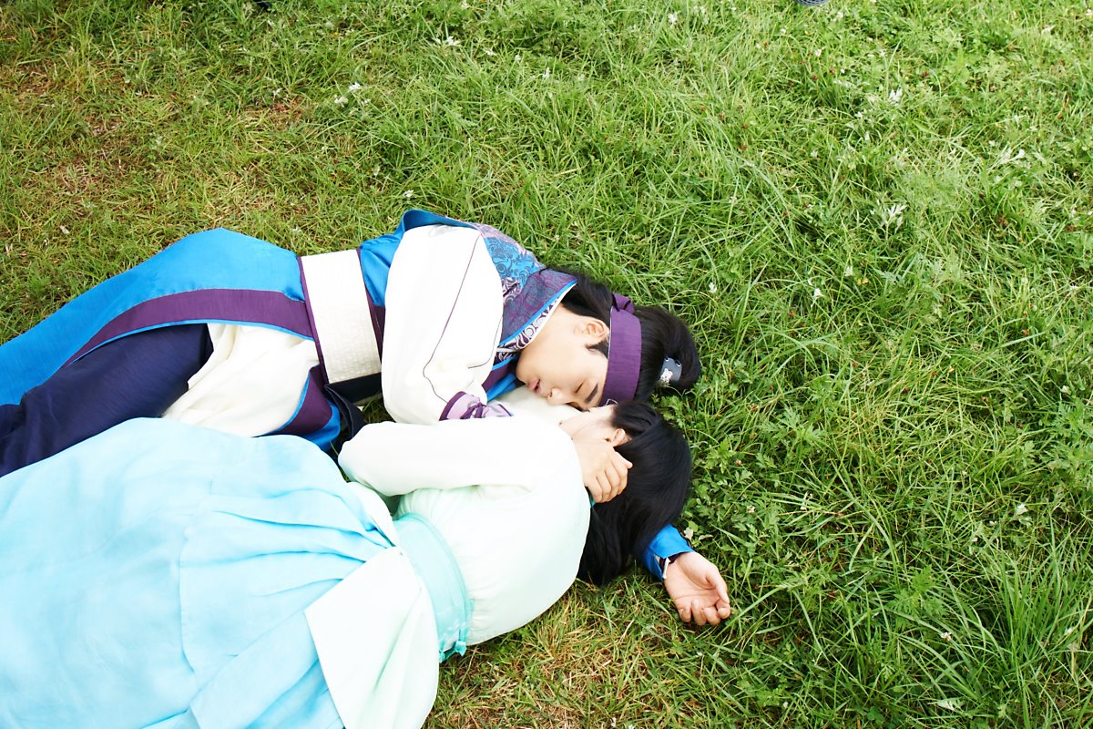 Hwarang: Vừa nói yêu Go Ara, Park Seo Joon lĩnh ngay một mũi tên chí mạng - Ảnh 3. Hwarang: Vừa nói yêu Go Ara, Park Seo Joon lĩnh ngay một mũi tên chí mạng - Ảnh 3.