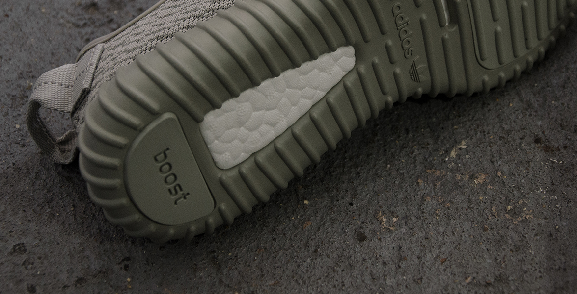 Giày Yeezy 350 có rất nhiều hàng fake, bạn đã biết cách phân biệt chưa? - Ảnh 7. Giày Yeezy 350 có rất nhiều hàng fake, bạn đã biết cách phân biệt chưa? - Ảnh 7.