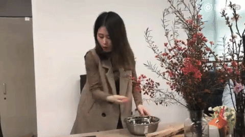 Th&aacute;nh ăn vụng c&ocirc;ng sở đ&atilde; trở lại v&agrave; lợi hại hơn xưa với m&agrave;n trổ t&agrave;i l&agrave;m b&iacute;t tết b&ograve; - Ảnh 4.