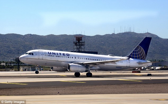 United Airlines bị tố cố tình phớt lờ hành vi quấy rối tình dục của hành khách say xỉn trên chuyến bay - Ảnh 3.