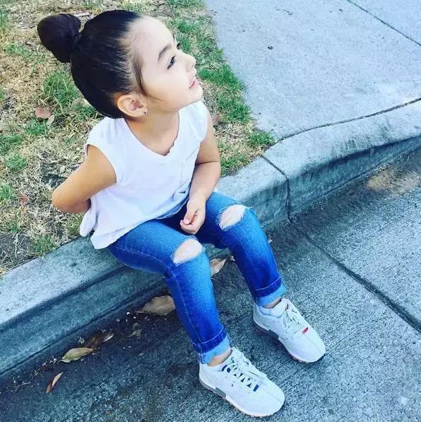 Mới 4 tuổi, cô nhóc này đã sở hữu hàng chục đôi sneakers đình đám khiến người lớn phải kiêng dè - Ảnh 3.