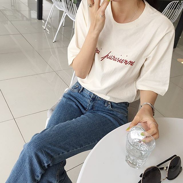 T-shirt với font chữ viết tay, món mới siêu hot đang được giới trẻ châu Á diện miết mải - Ảnh 3.