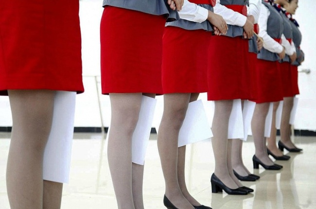 Những bài tập khó nhằn dành cho các cô gái xinh đẹp nuôi mộng làm tiếp viên hàng không ở Trung Quốc - Ảnh 5.