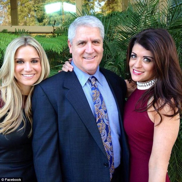 Xuất hiện người hùng của Starbucks: Hy sinh thân mình để đánh bại tên cướp có vũ trang - Ảnh 4. Xuất hiện người hùng của Starbucks: Hy sinh thân mình để đánh bại tên cướp có vũ trang - Ảnh 4.