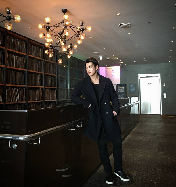 Cứ tưởng Idol n&agrave;o, h&oacute;a ra đ&acirc;y lại l&agrave; thầy gi&aacute;o điển trai nhất H&agrave;n Quốc - Ảnh 4.