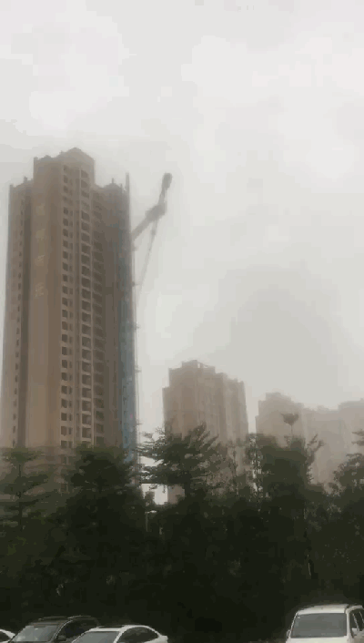 Những hình ảnh khủng khiếp khi siêu bão mạnh nhất trong vòng 5 năm đổ bộ vào Trung Quốc - Ảnh 6.