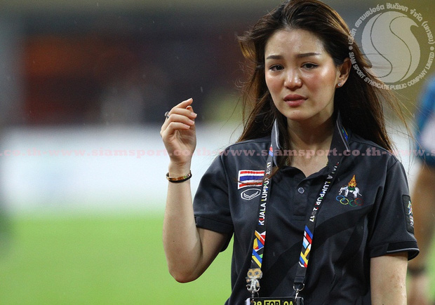 Nữ trưởng đoàn xinh đẹp của Thái Lan thất vọng vì mất việc - Ảnh 2.