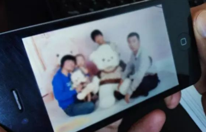 Người đ&agrave;n &ocirc;ng b&aacute;n rau nu&ocirc;i ch&aacute;u nội mồ c&ocirc;i suốt 14 năm bỗng ph&aacute;t hiện sự thật c&ograve;n đau đớn hơn cả mất con - Ảnh 4.