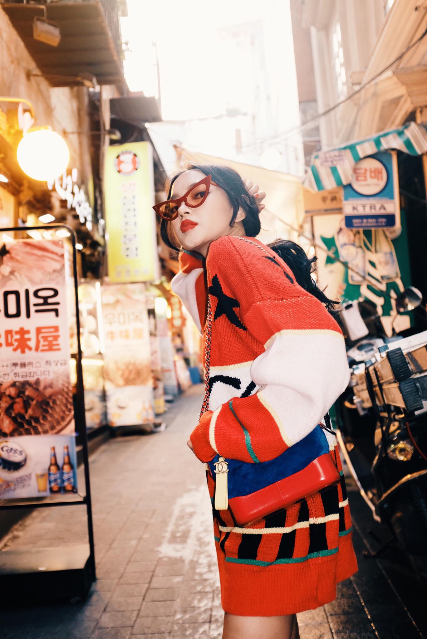 Dù đã đường ai nấy đi, Châu Bùi vẫn diện áo của shop Decao sang tận Seoul khoe street style chất miễn bàn - Ảnh 2. Dù đã đường ai nấy đi, Châu Bùi vẫn diện áo của shop Decao sang tận Seoul khoe street style chất miễn bàn - Ảnh 2.