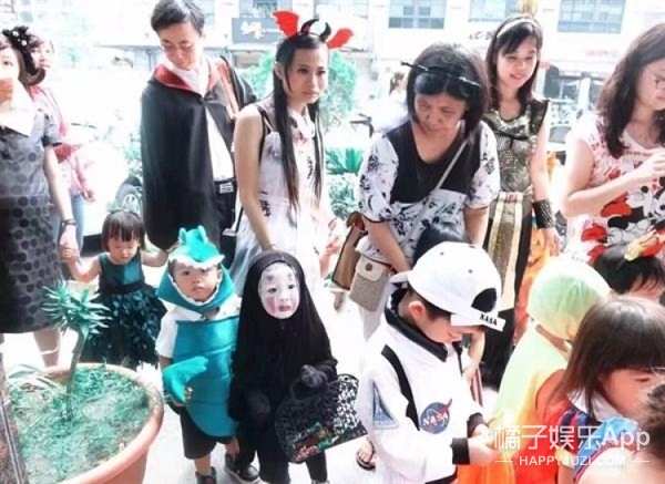 Sau màn hóa trang khiến người ta cười lăn lộn, cô bé Vô Diện nổi nhất dịp Halloween năm ngoái lại tái xuất rồi - Ảnh 4.