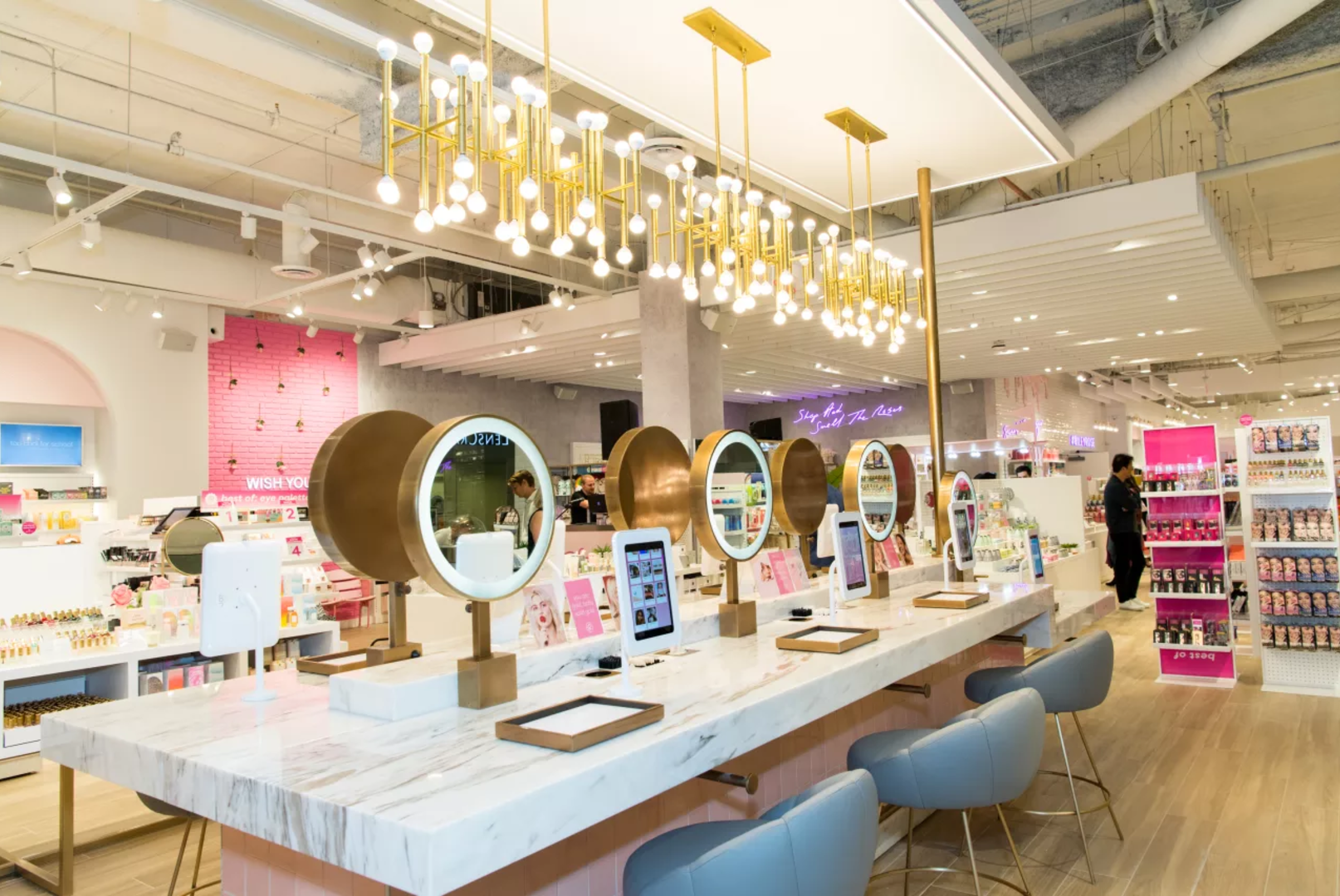 Hóa ra Forever 21 còn có người em tên Riley Rose, beauty store dành riêng cho hội mê làm đẹp và thích sống ảo - Ảnh 3. Hóa ra Forever 21 còn có người em tên Riley Rose, beauty store dành riêng cho hội mê làm đẹp và thích sống ảo - Ảnh 3.