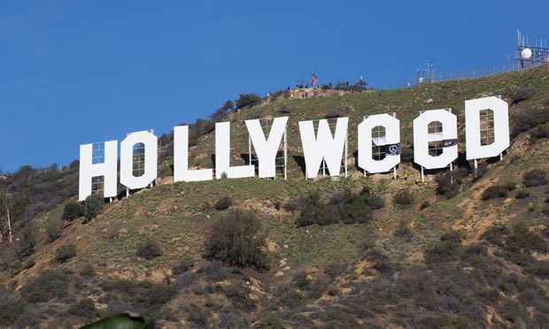 Chỉ sau một đêm, tấm biển Hollywood đã biến thành Hollyweed trước sự ngỡ ngàng của người dân - Ảnh 1.