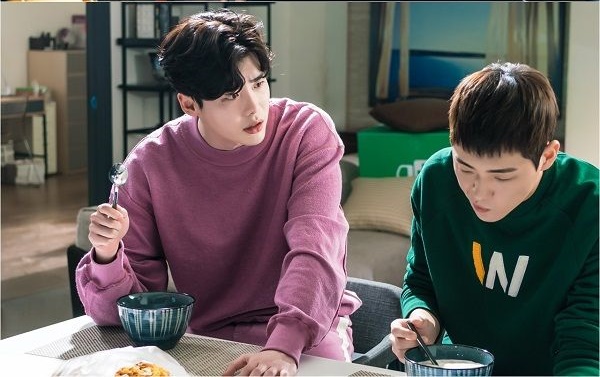 Ngoài Lee Jong Suk, còn có 5 trai đẹp làm nên sức hút của “Khi Nàng Say Giấc” - Ảnh 7.