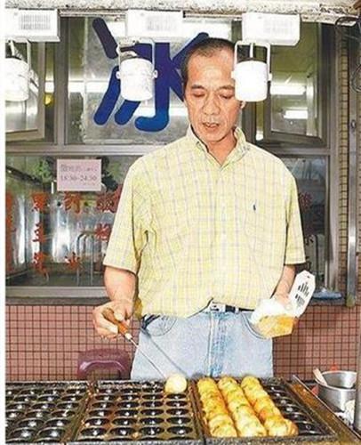 Tài tử Bao Thanh Thiên sa cơ lỡ vận, bán bánh rán trên phố kiếm kế sinh nhai - Ảnh 4.