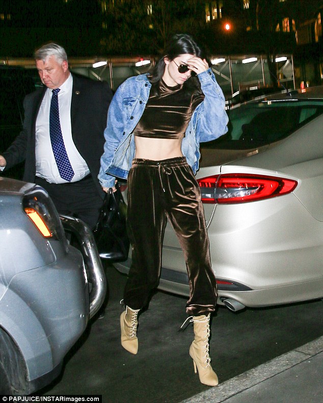 Kendall Jenner chứng minh nhan sắc xinh đẹp tự nhiên từ thời thơ bé - Ảnh 3.